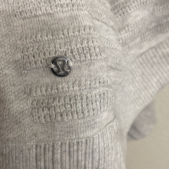 Lululemon Forward Flow Poncho
Heathered Core Ultra Light Grey (Second Release) - Picture 4 of 10